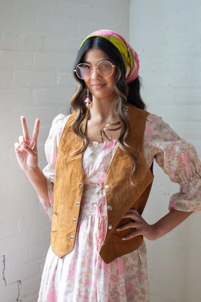 US Vintage Clothing Sales -US Vintage Clothing Sales vintage vests 602 1 44186.1694115935 768x1152 1